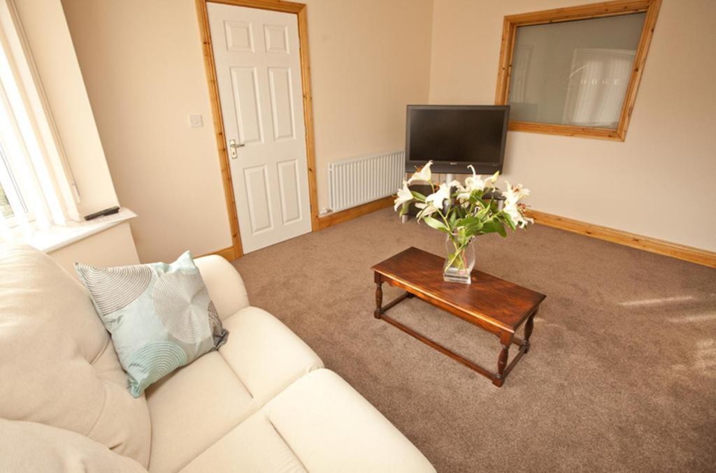 Holly Lodge อัล์นวิก ภายนอก รูปภาพ
